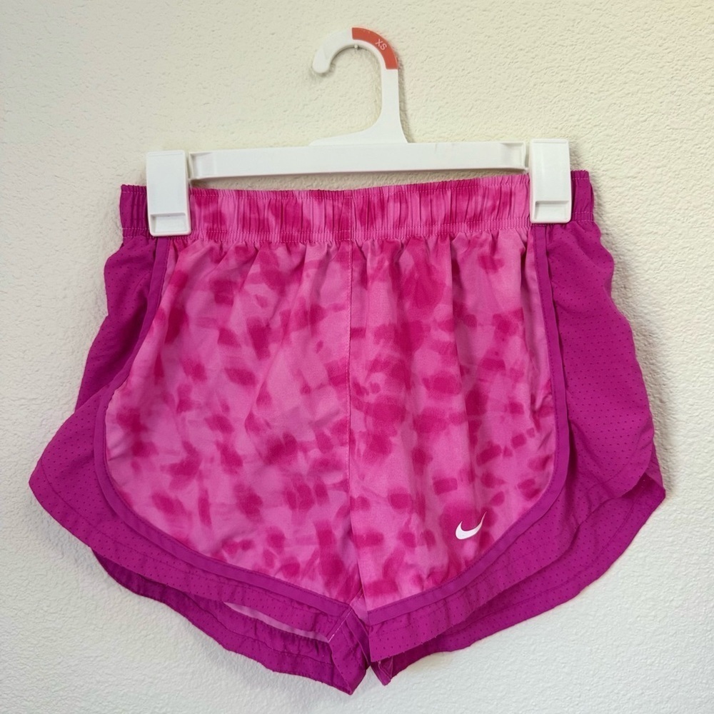 Nike Vibrant Fuchsia Pink Athletic Shorts Women’s Size Small